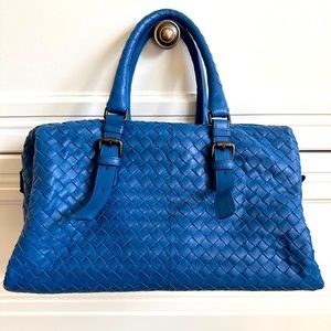 🎉 BOTTEGA VENETA classic woven blue bag